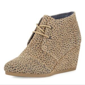 Tom’s lace-up ankle boots, cheetah print women’s size 8
